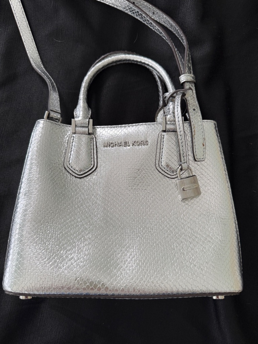 MICHAEL KORS Small Sheila Satchel Bag